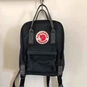 Fjäll Räven Kånken Mini Backpack Black Striped